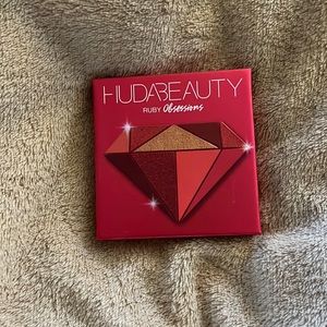 Huda beauty ruby obsessions palette